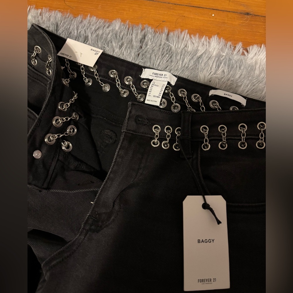 MOVING- MUST GO❗️NWT F21 Baggy Black Low Waist Jeans with Silver Eyelet/Chain